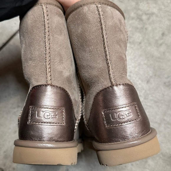 NEW Classic Kids UGG Boots - Picture 7 of 7